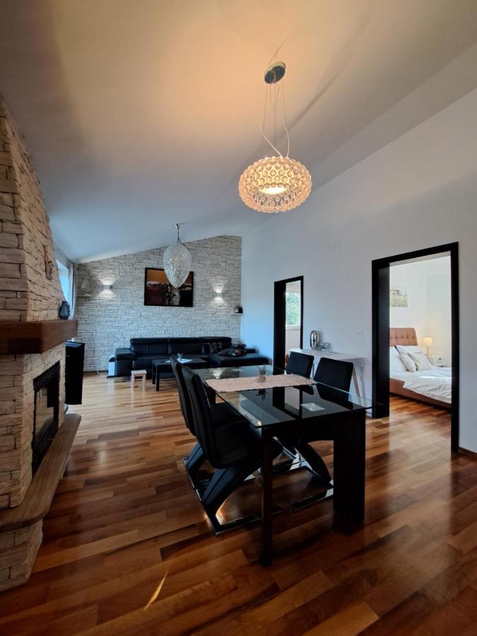 Apartments Villa Sotlar With Pool Umag Bagian luar foto