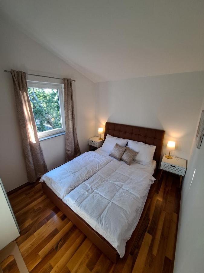 Apartments Villa Sotlar With Pool Umag Bagian luar foto
