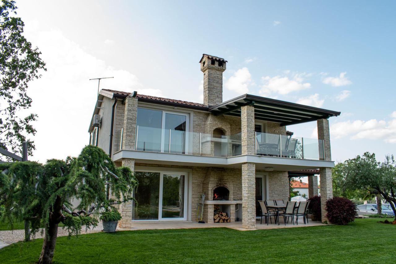 Apartments Villa Sotlar With Pool Umag Bagian luar foto