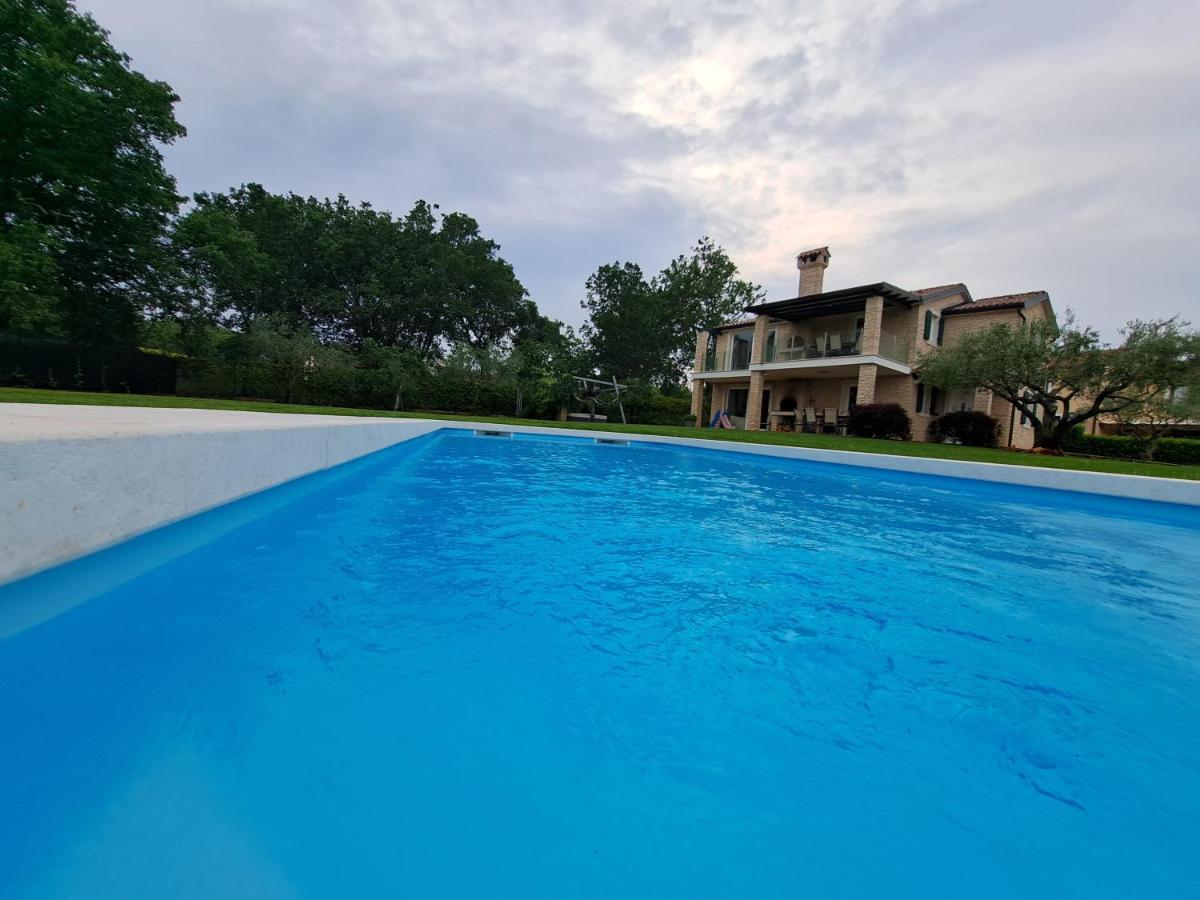 Apartments Villa Sotlar With Pool Umag Bagian luar foto