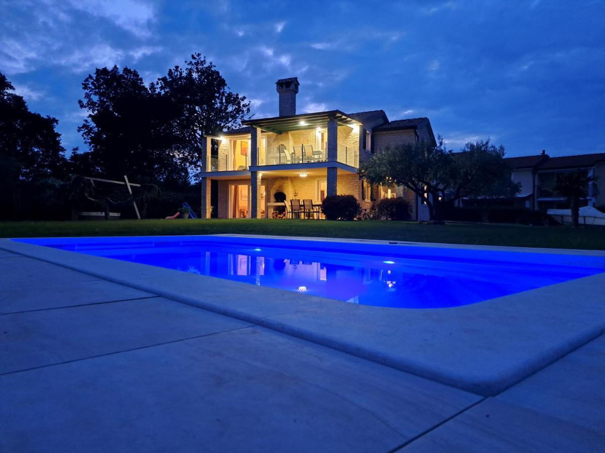 Apartments Villa Sotlar With Pool Umag Bagian luar foto