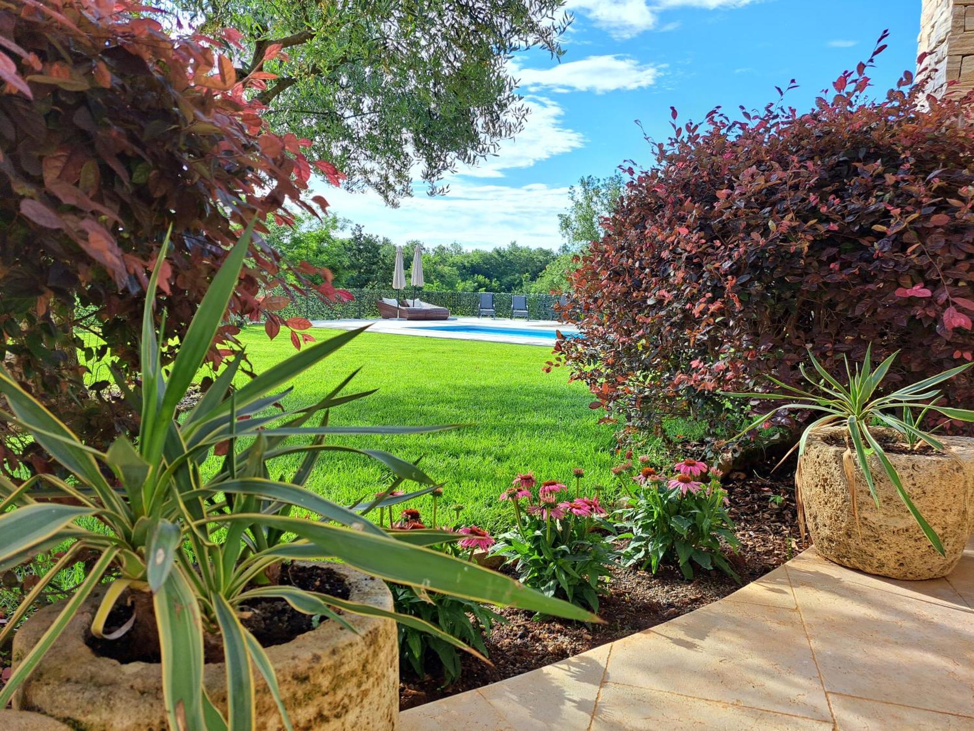 Apartments Villa Sotlar With Pool Umag Bagian luar foto